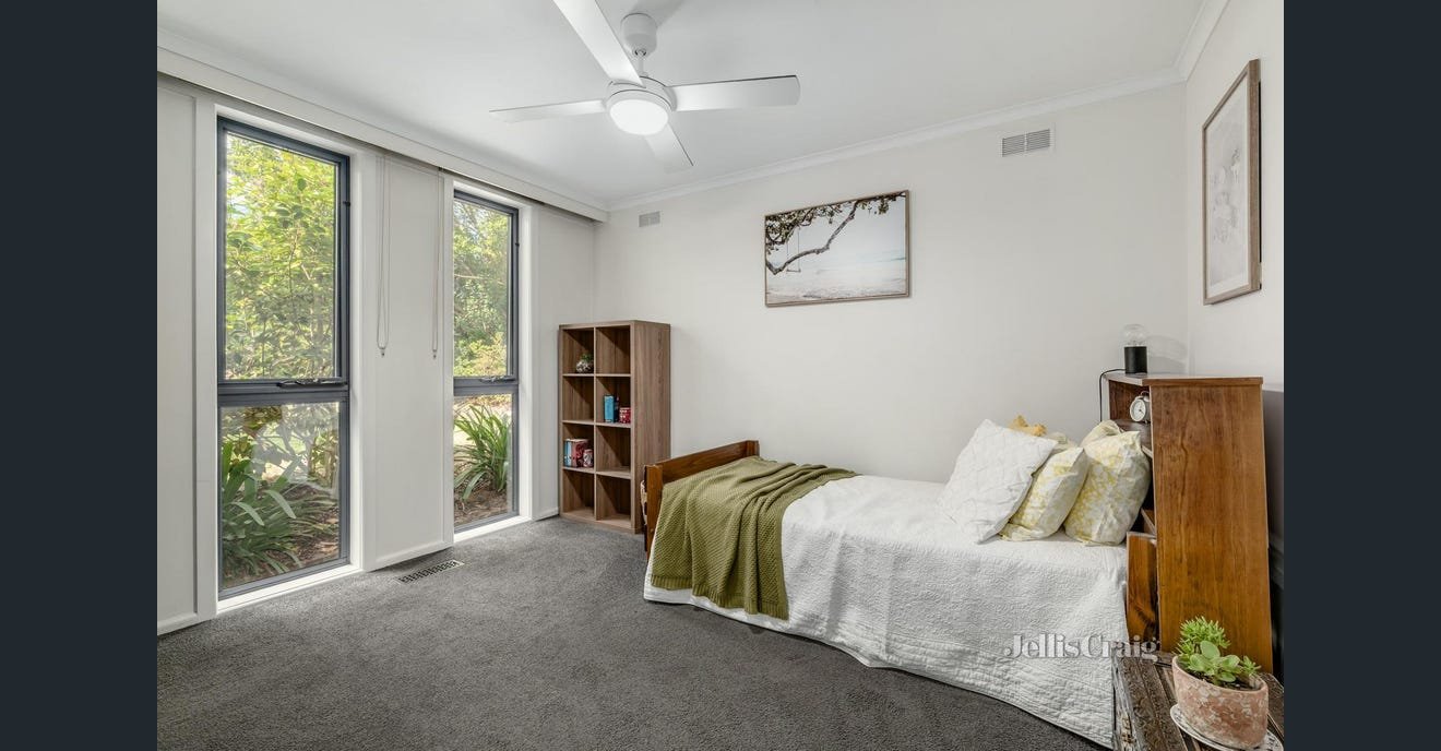 10 Lynwood Avenue, Ringwood East image 8