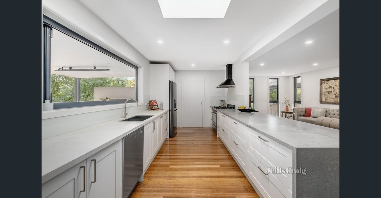 10 Lynwood Avenue, Ringwood East image 4