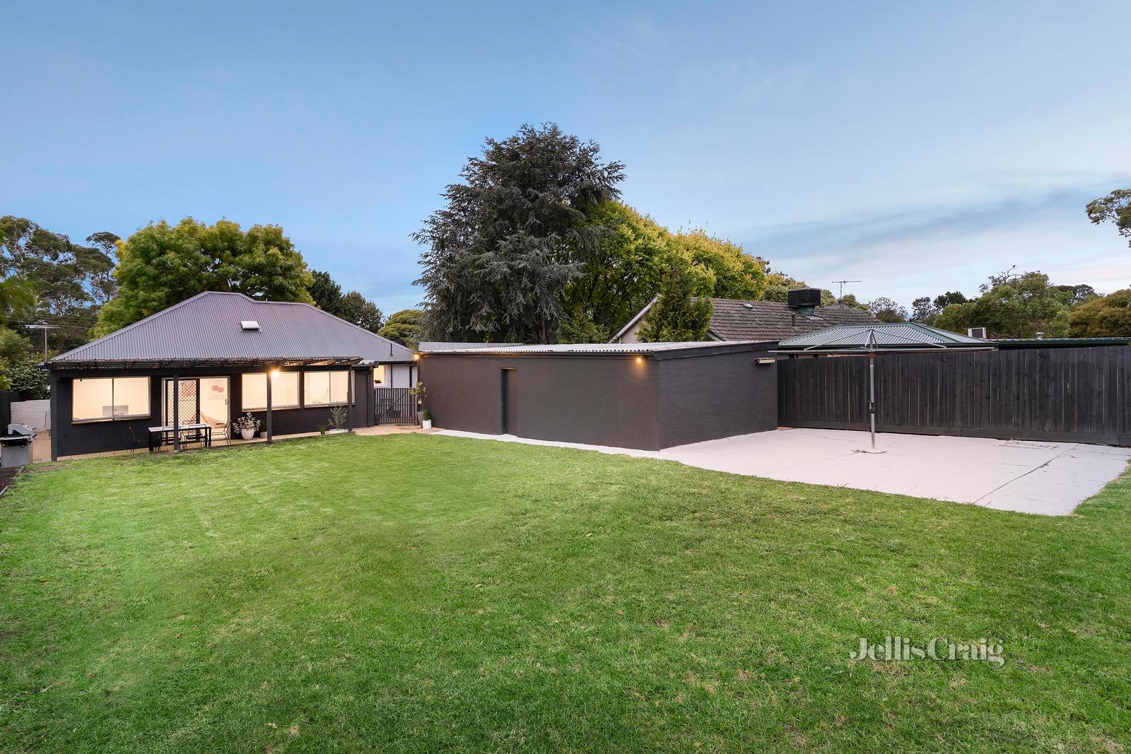 10 Mandowie Crescent, Croydon image 14