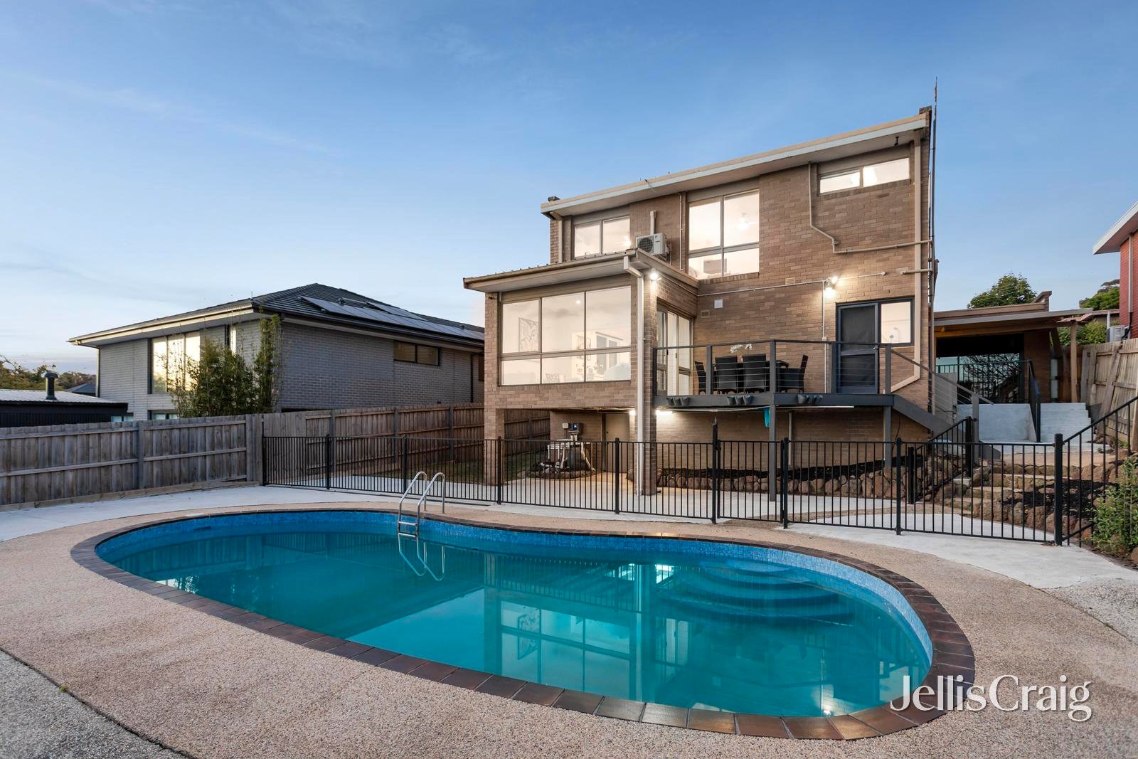 10 Maralee Place, Doncaster image 2