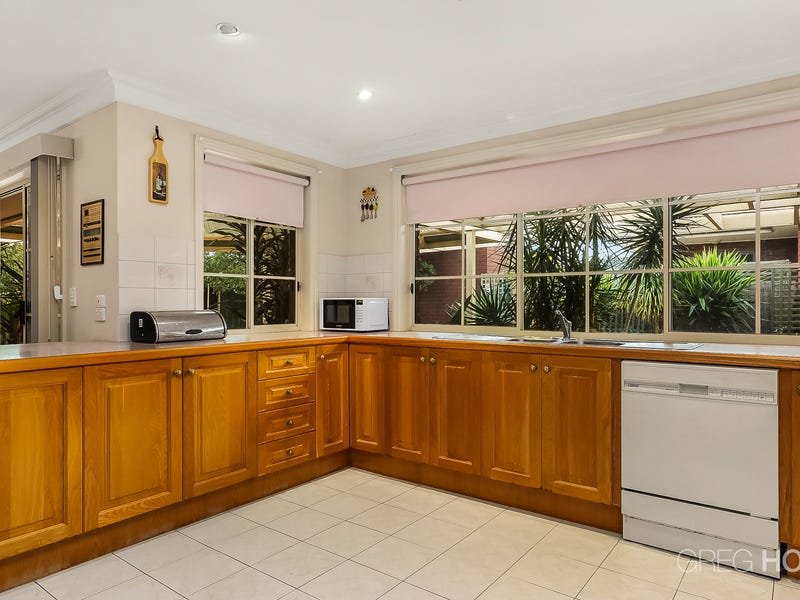 10 Markey Court, Altona Meadows image 6