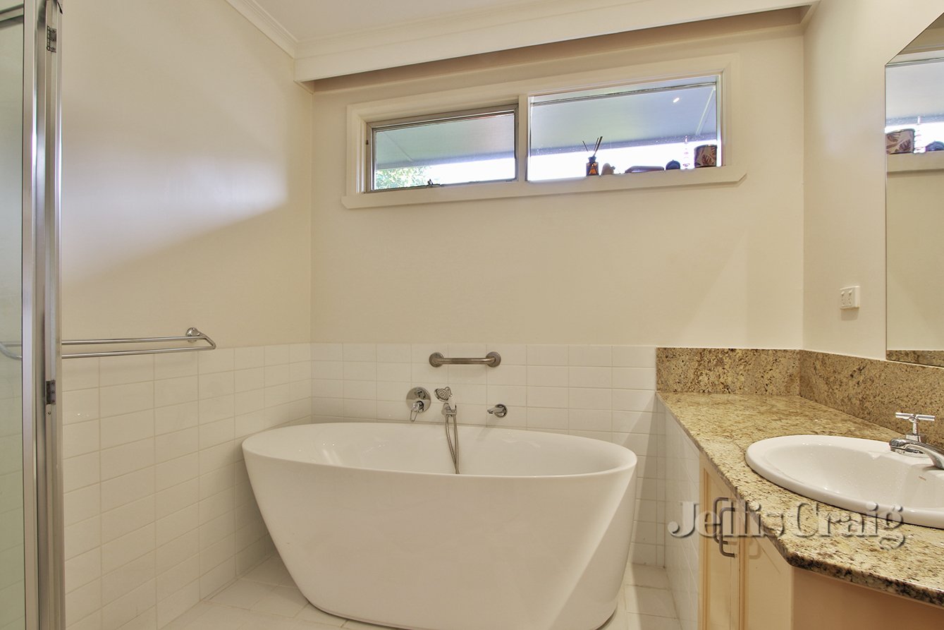 10 Maroo Street, Hughesdale image 4