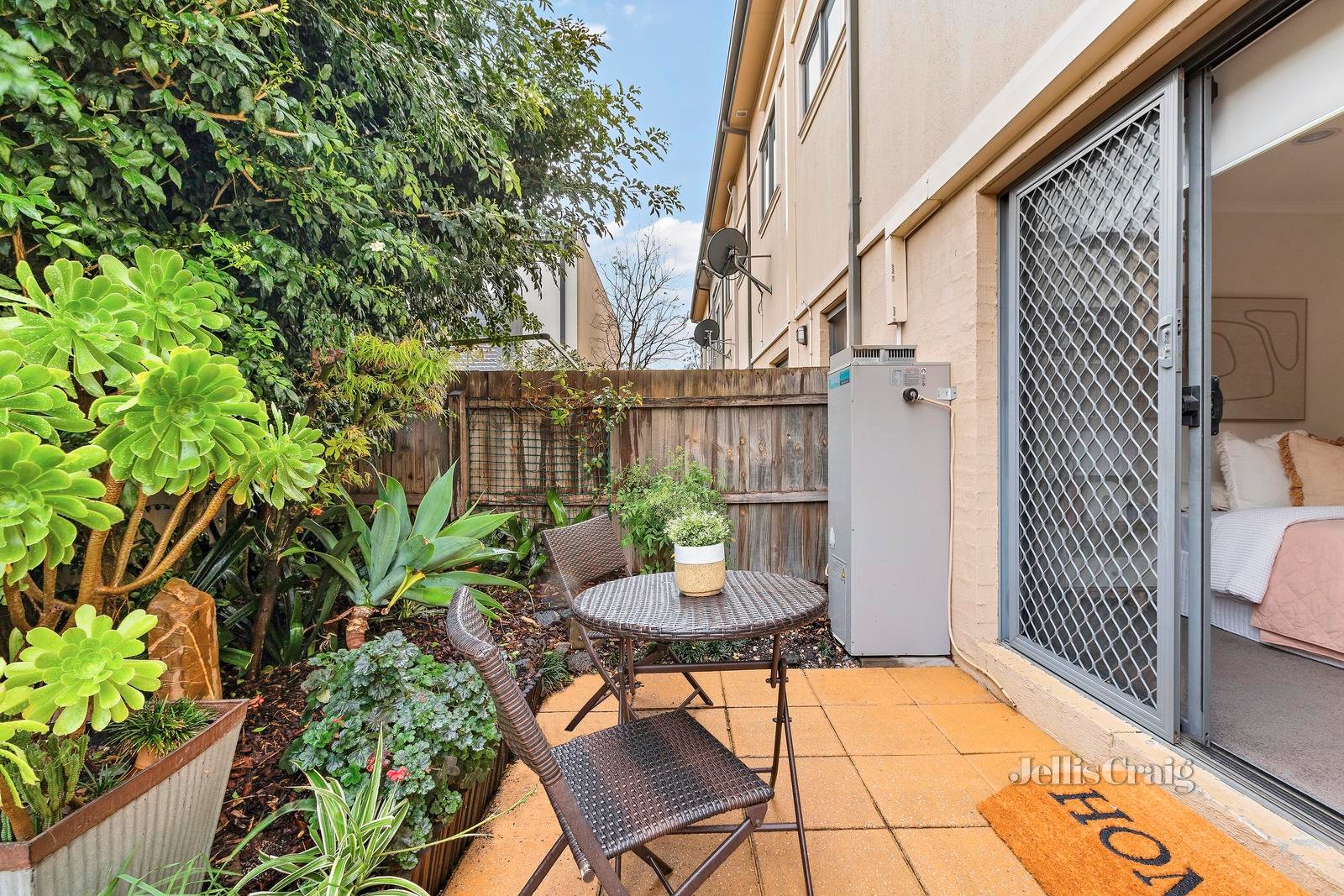 10 McNamara Mews, Kensington image 10