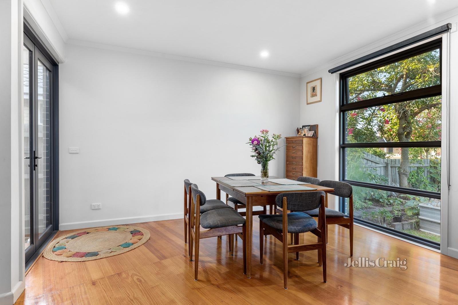 10 Melaleuca Drive, Glen Waverley image 4