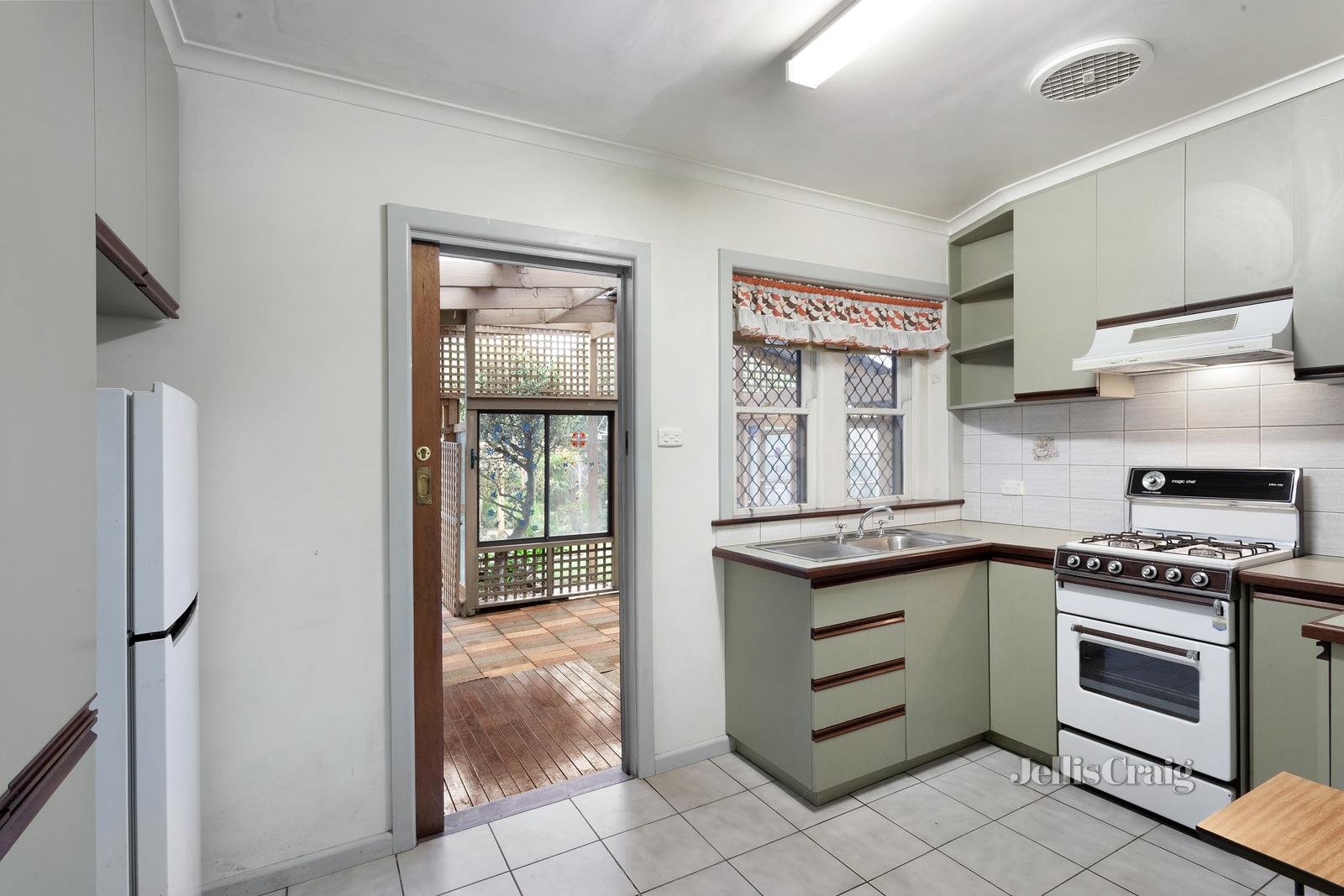 10 Melbourne Street, Murrumbeena image 4