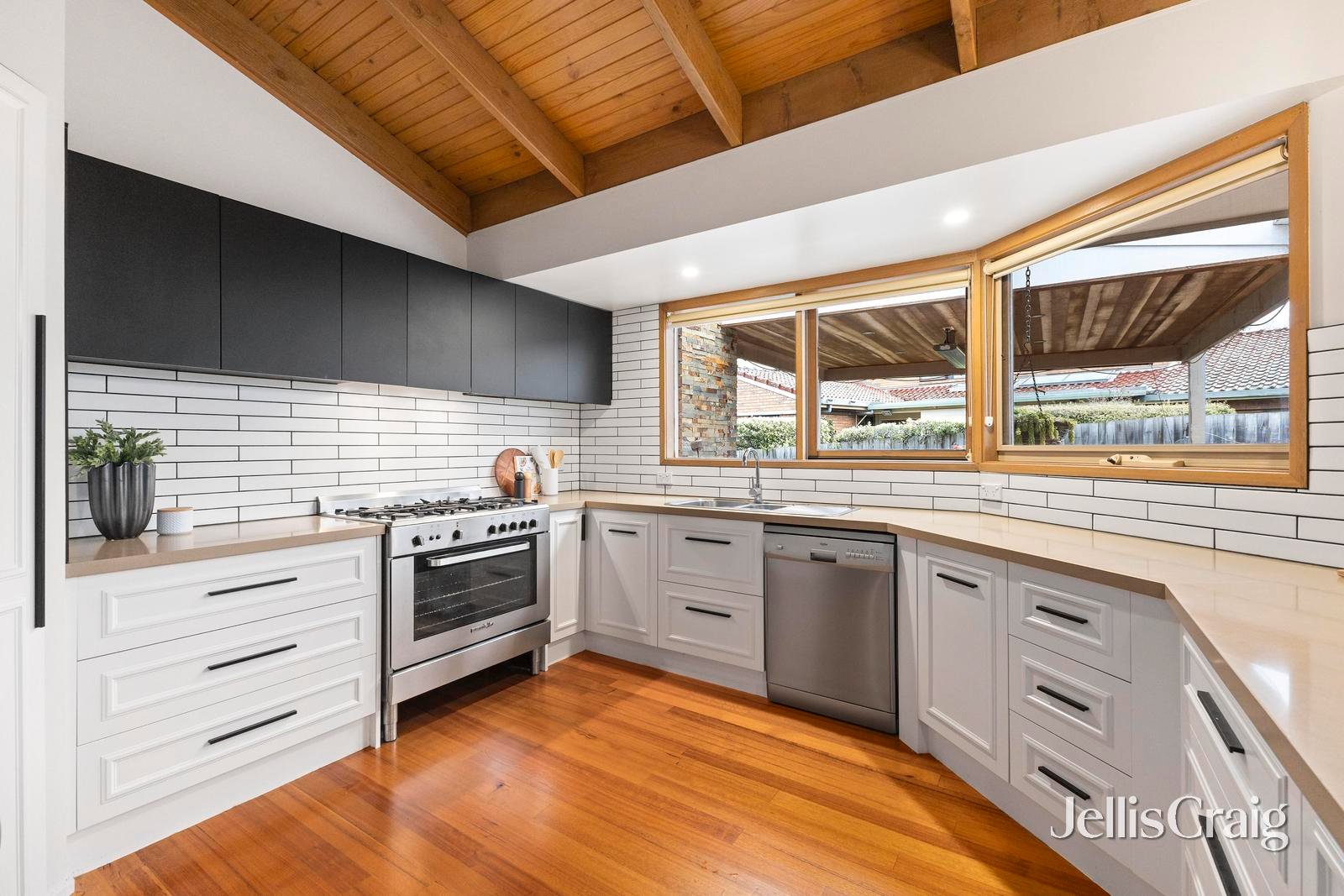 10 Montanus Court, Ringwood image 5