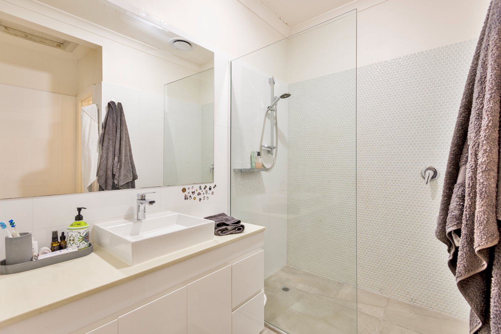 10 Mooltan Street, Travancore image 6