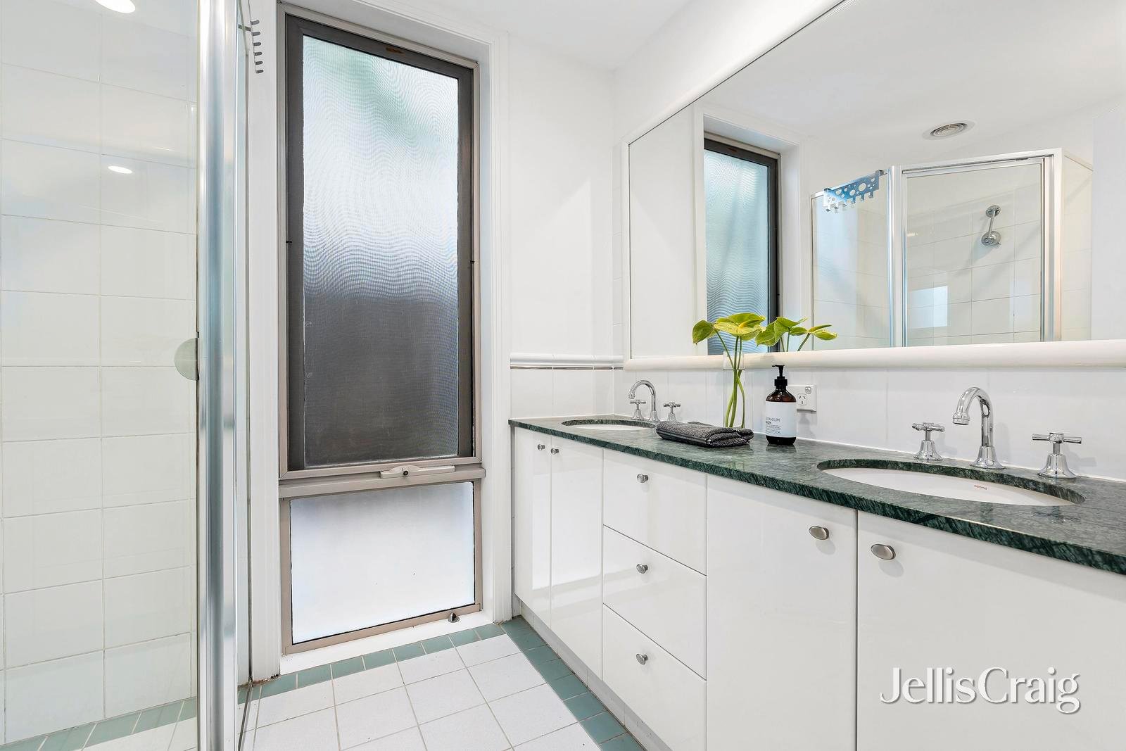 10 Narooma Place, Port&nbsp;Melbourne image 8