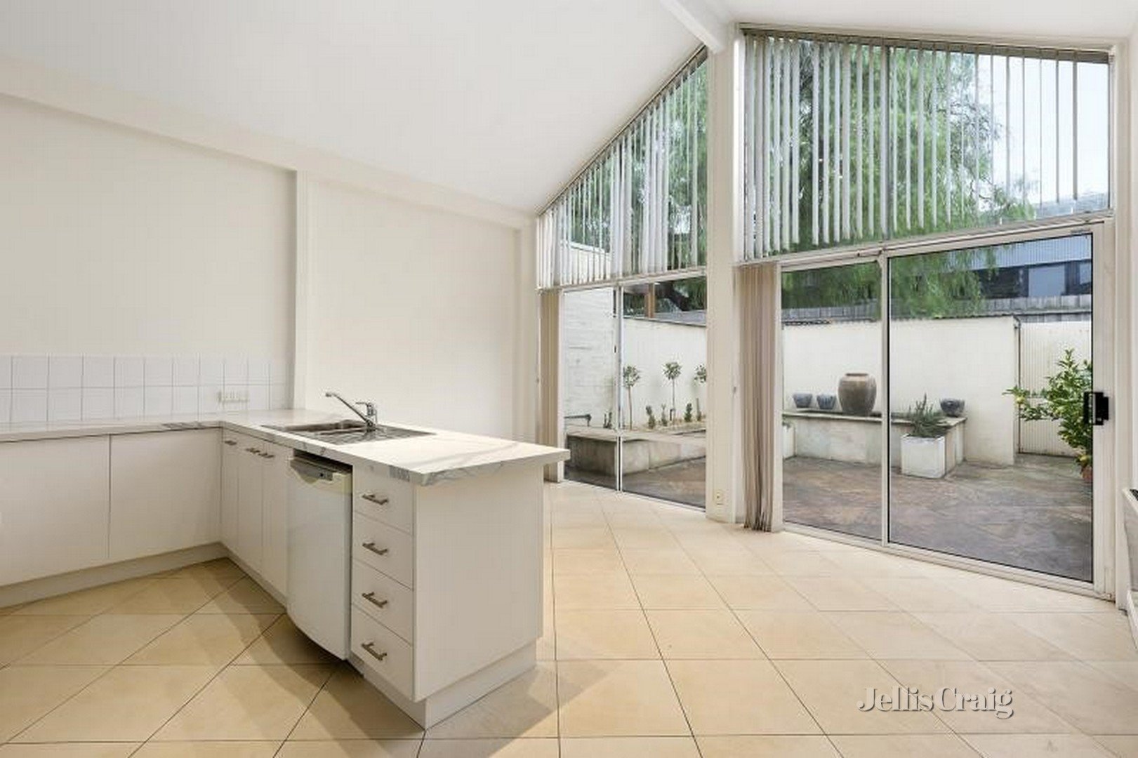 10 Noone Street, Clifton&nbsp;Hill image 1