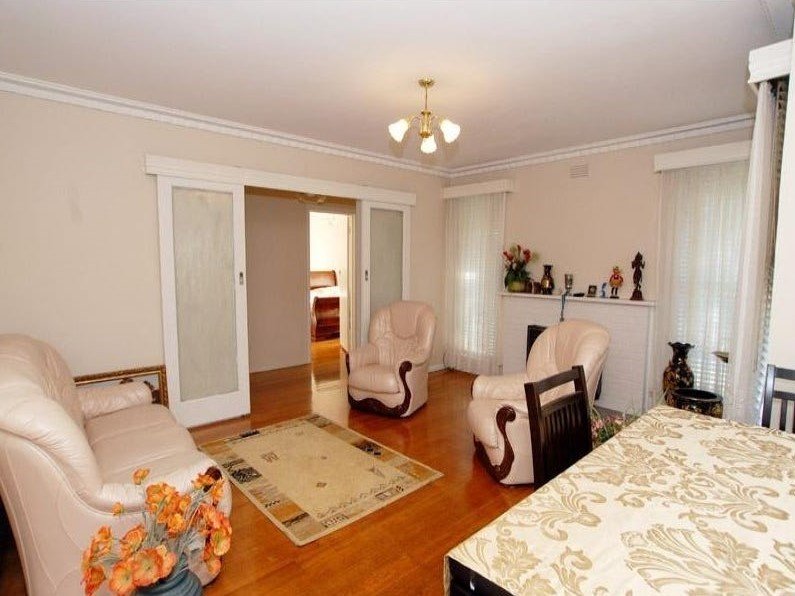 10 Norfolk Street, Glen Waverley image 2