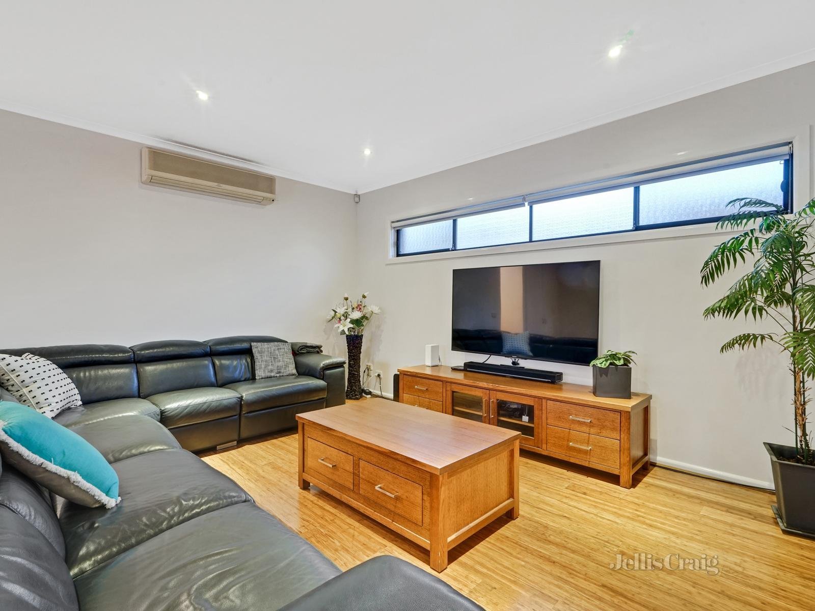 10 Oakern Street, Mount Waverley image 3