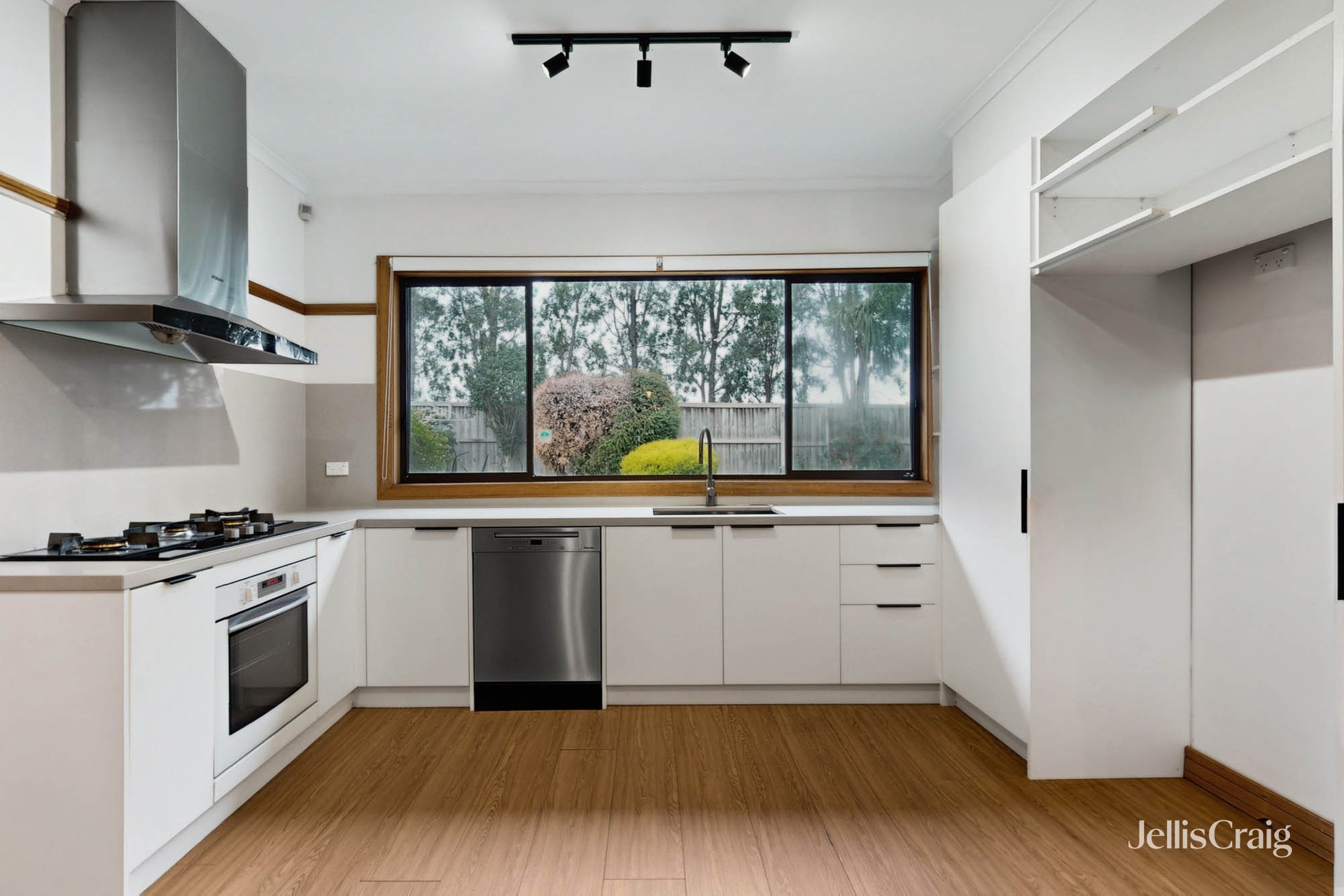 10 Osborne Avenue, Bentleigh image 2