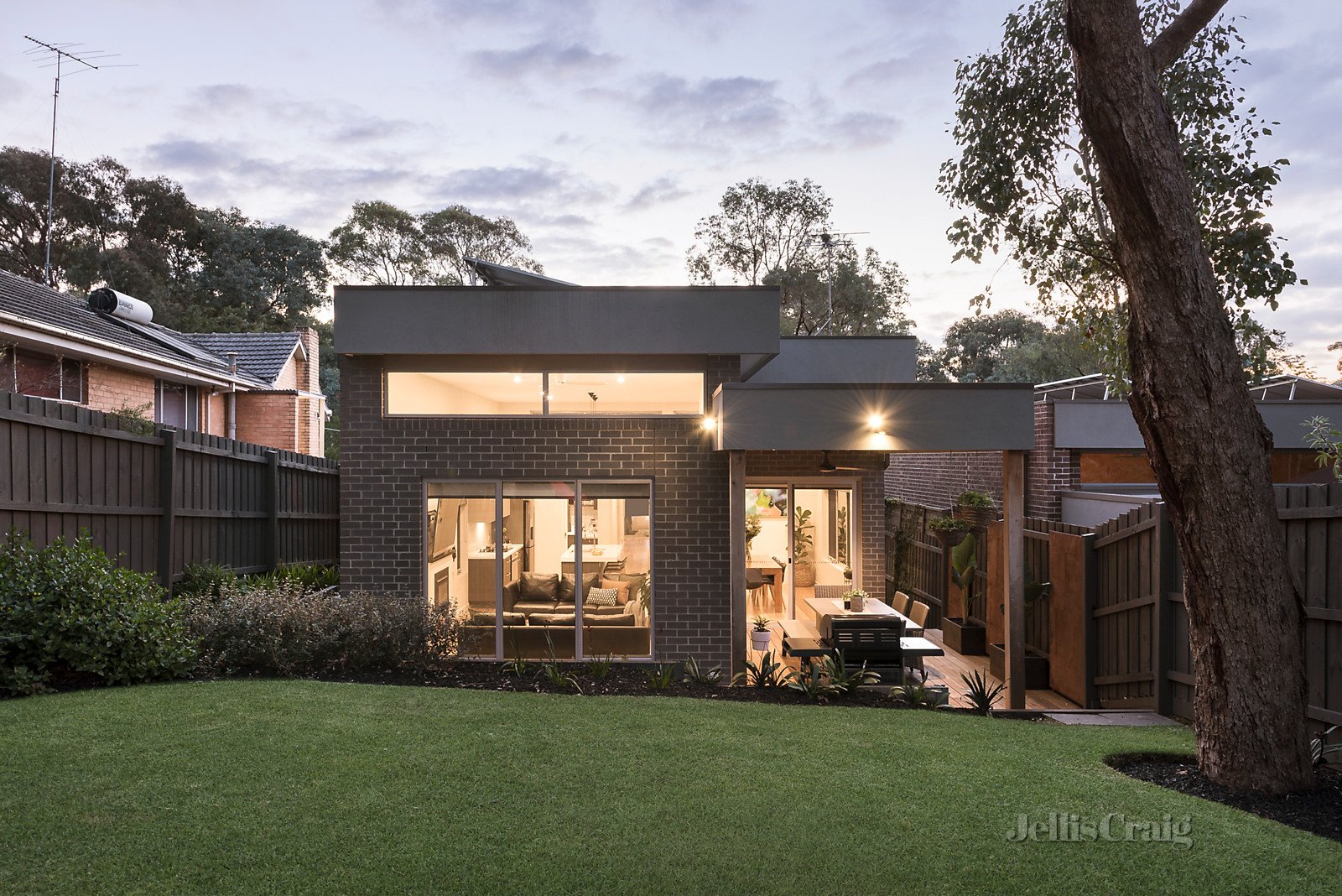 10 Parklands Avenue, Briar Hill image 4