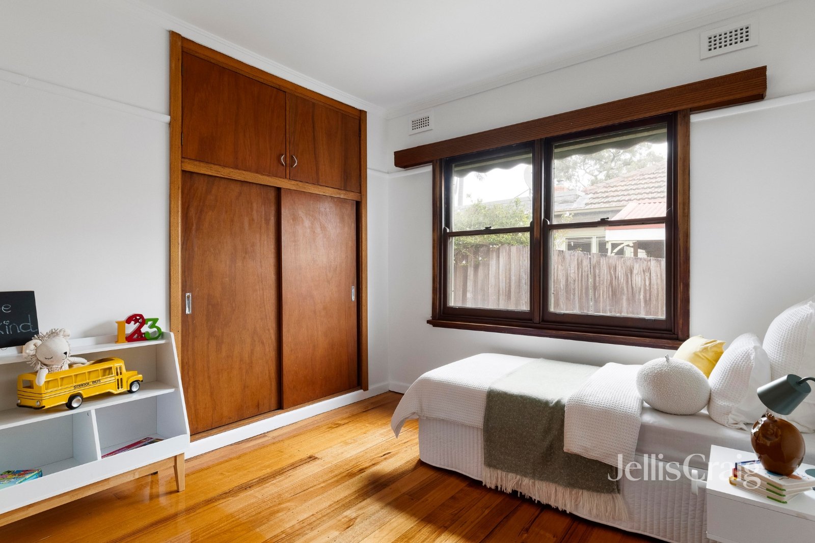 10 Parkview Avenue, Greensborough image 8