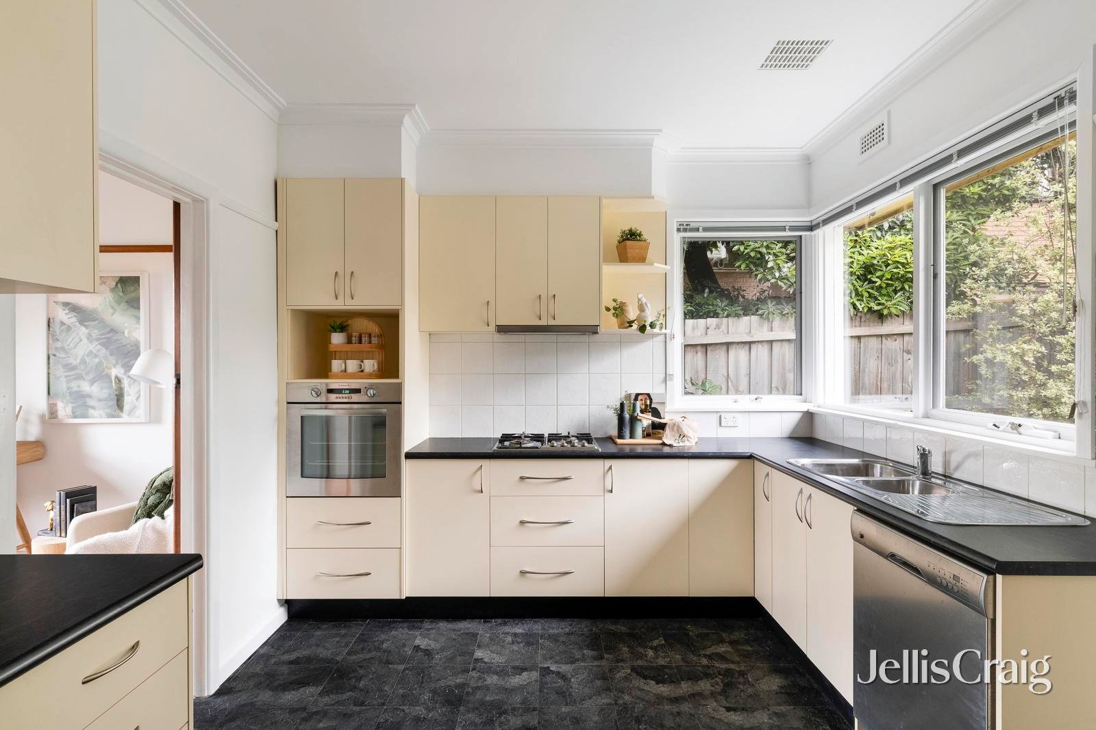 10 Parkview Avenue, Greensborough image 4