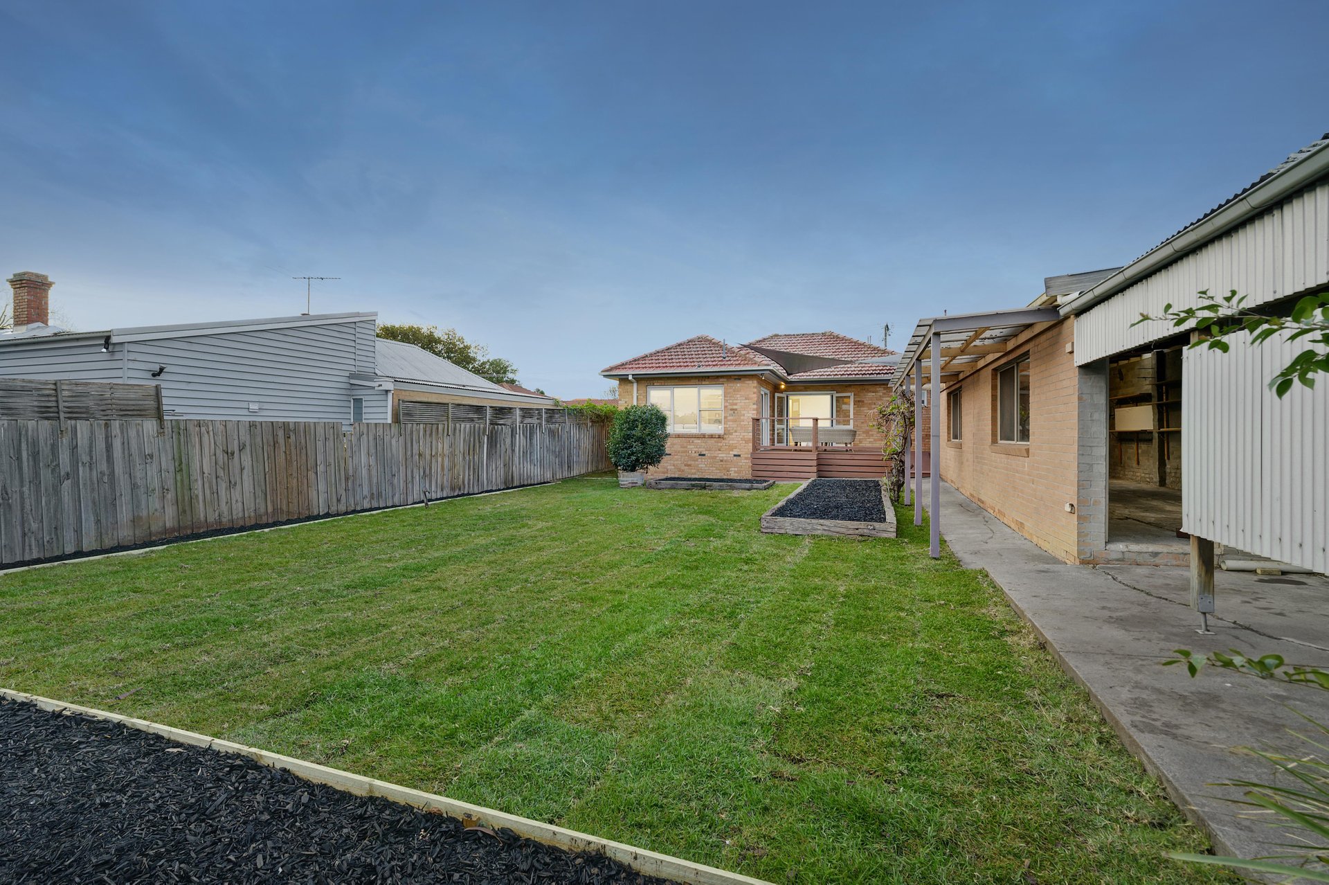 10 Perth Street, Blackburn South image 11