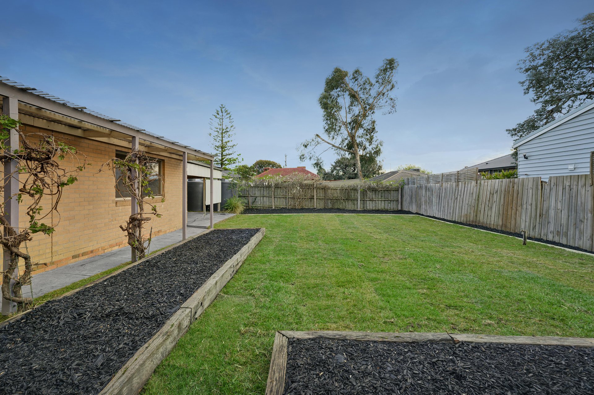 10 Perth Street, Blackburn South image 12