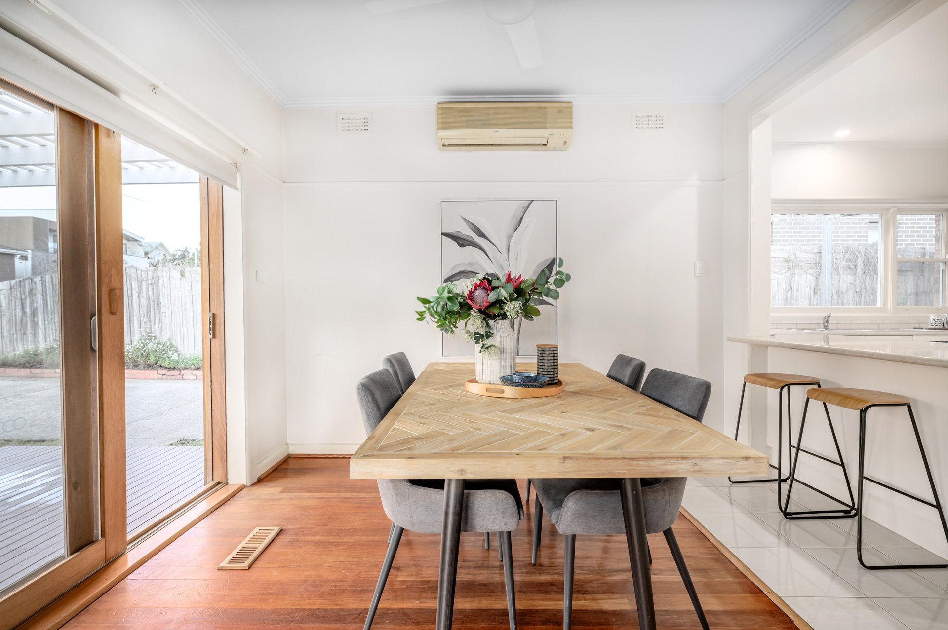 10 Perth Street, Blackburn South image 3