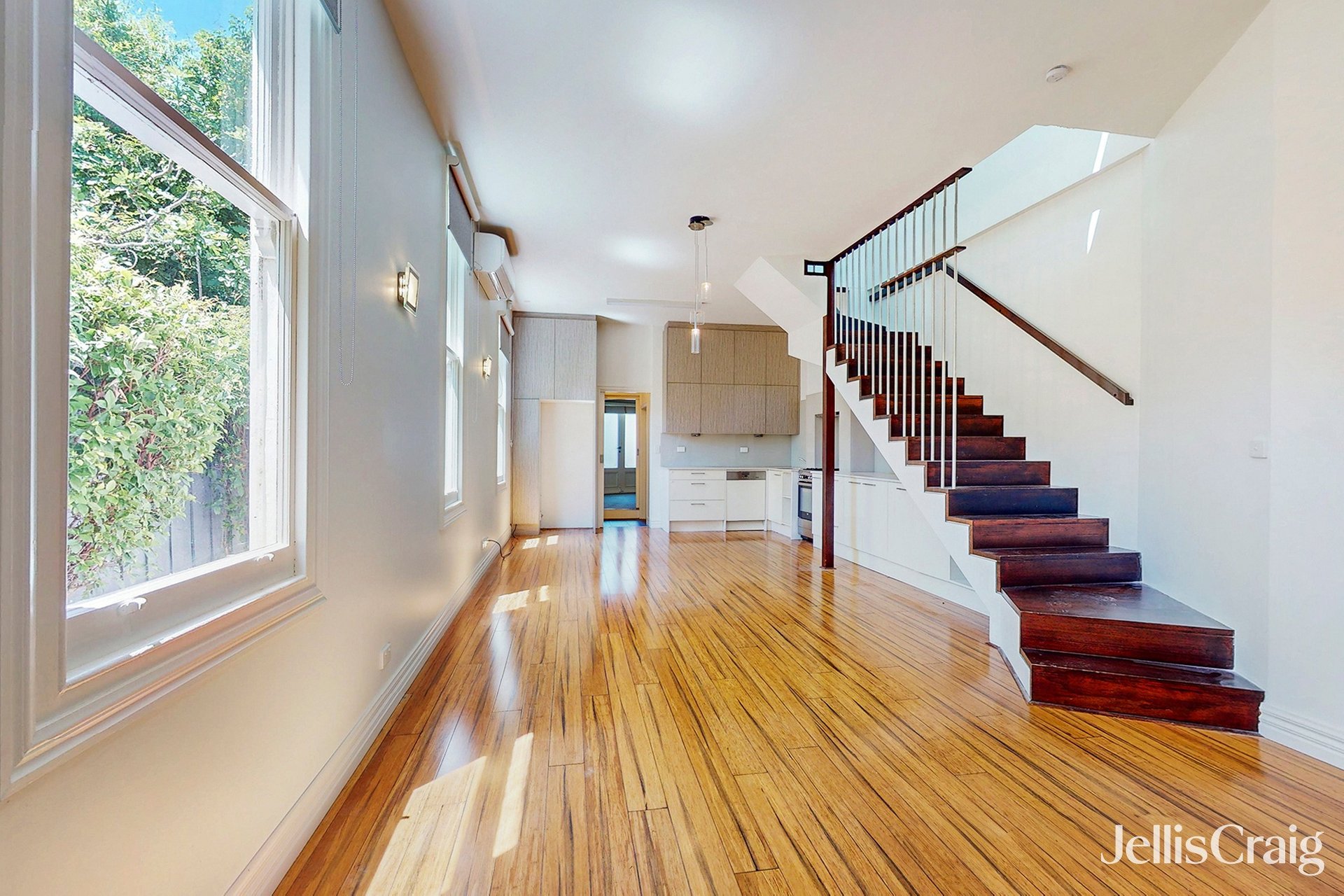 10 Phyllis Street, Elwood image 3