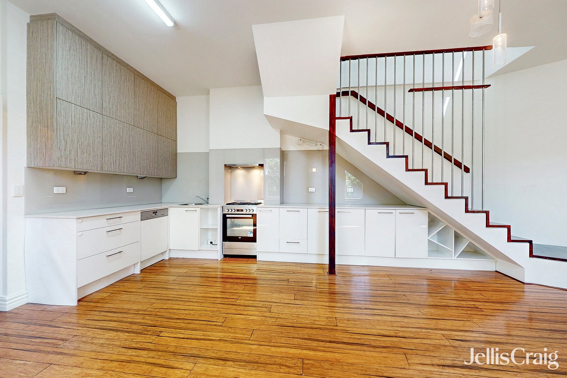 10 Phyllis Street, Elwood image 4