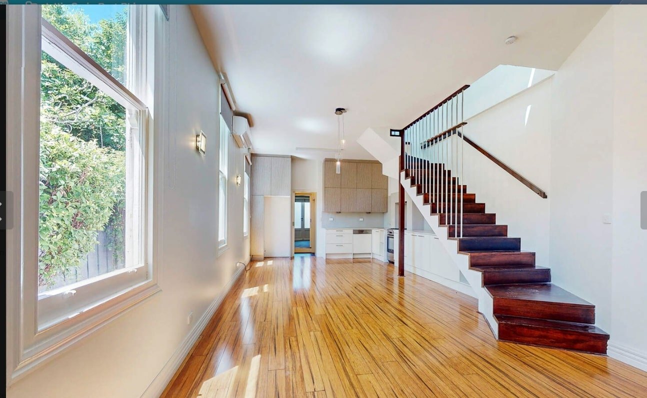 10 Phyllis Street, Elwood image 2