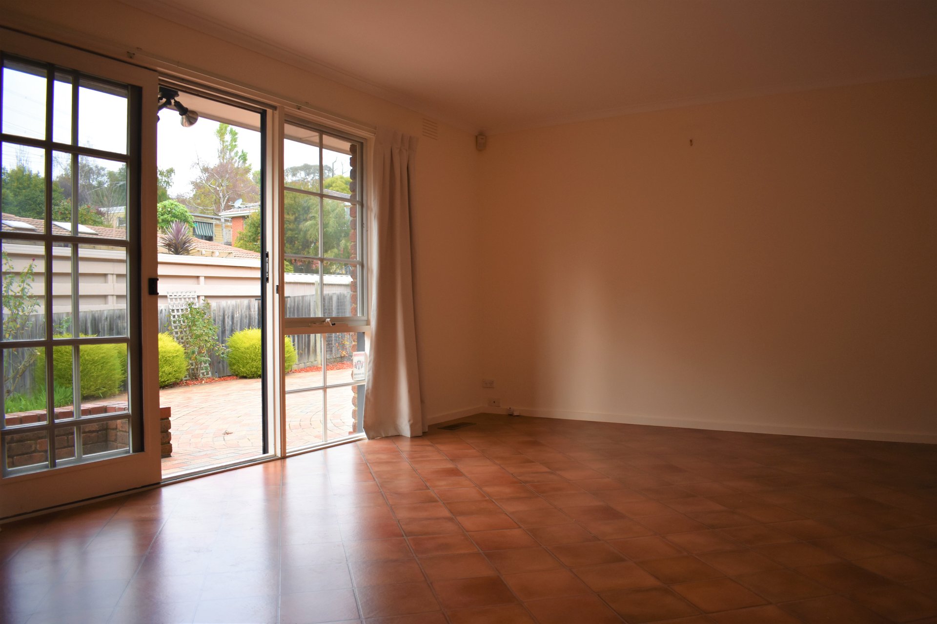 10 Prince Edward Avenue, Mitcham image 7