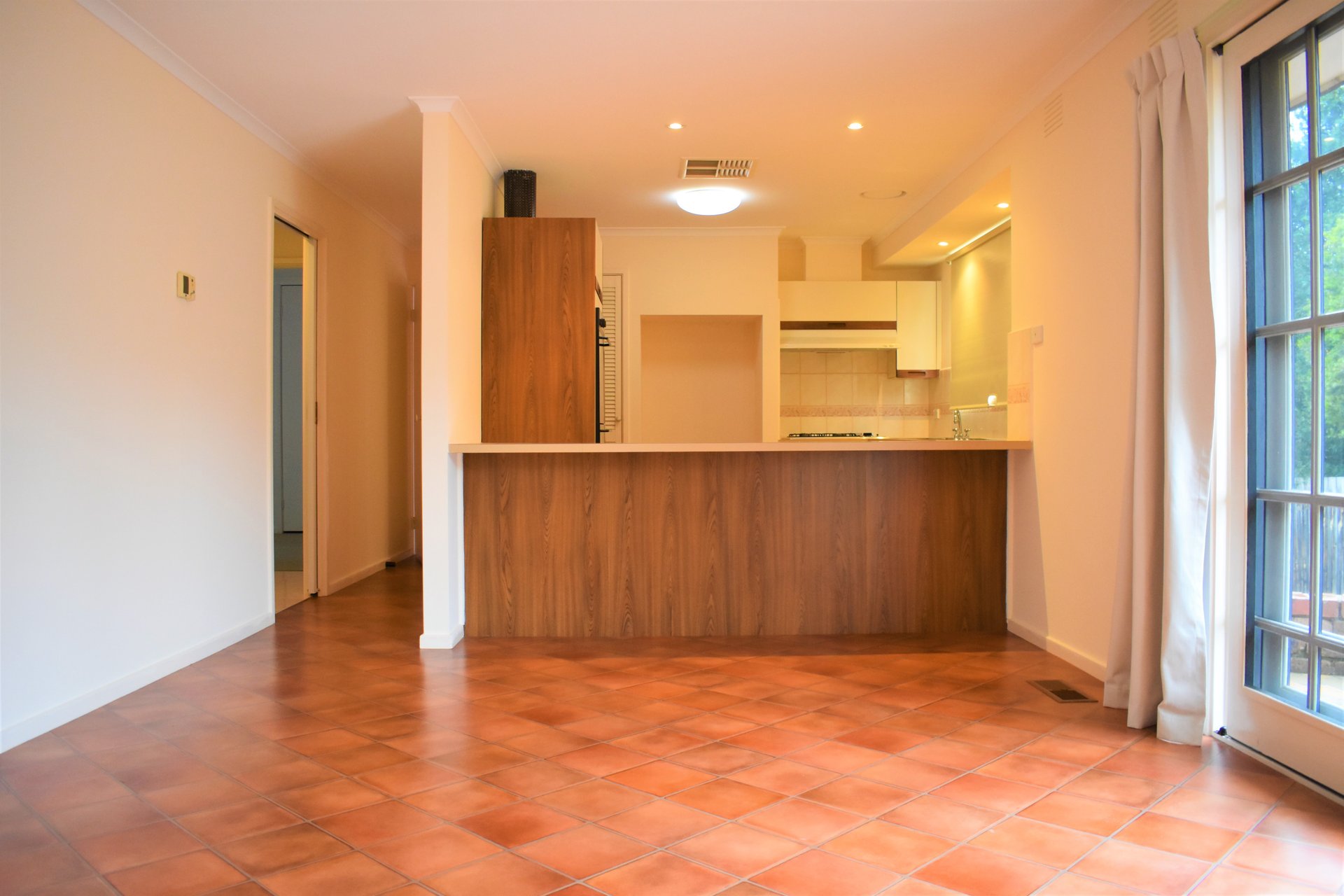 10 Prince Edward Avenue, Mitcham image 8