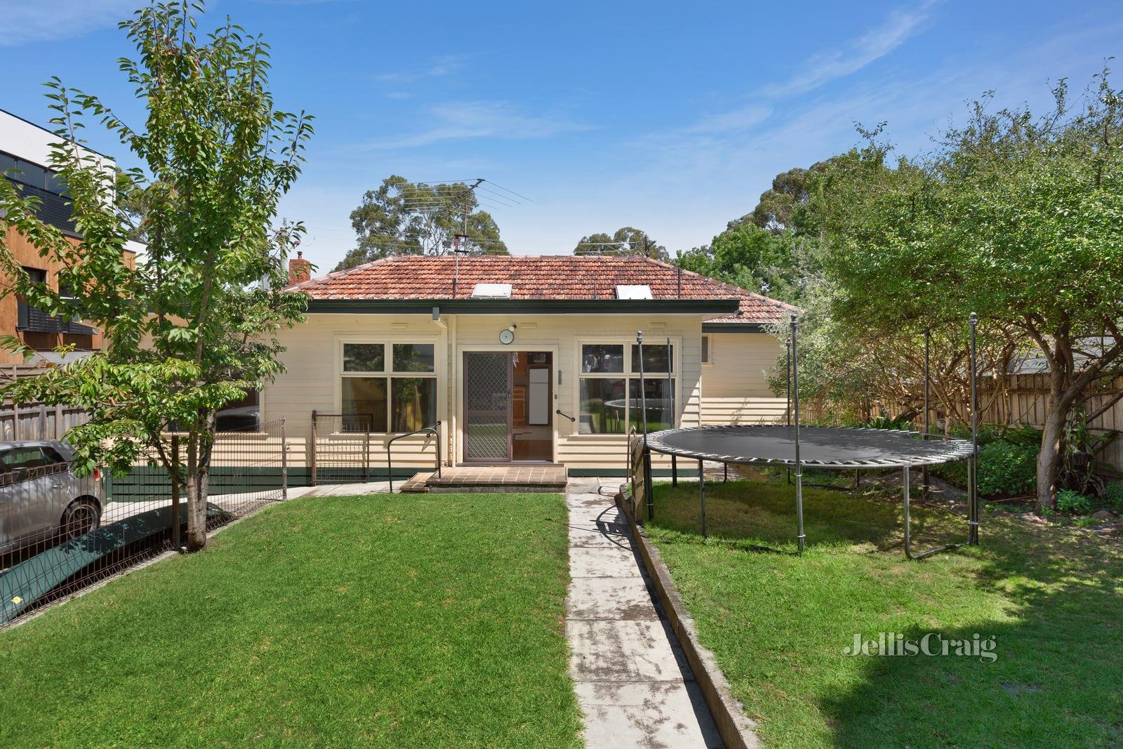 10 Railway Crescent, Bentleigh image 2