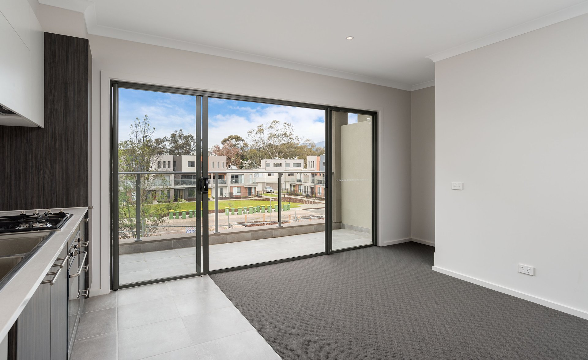 10 Recess Concourse, Mooroolbark image 2