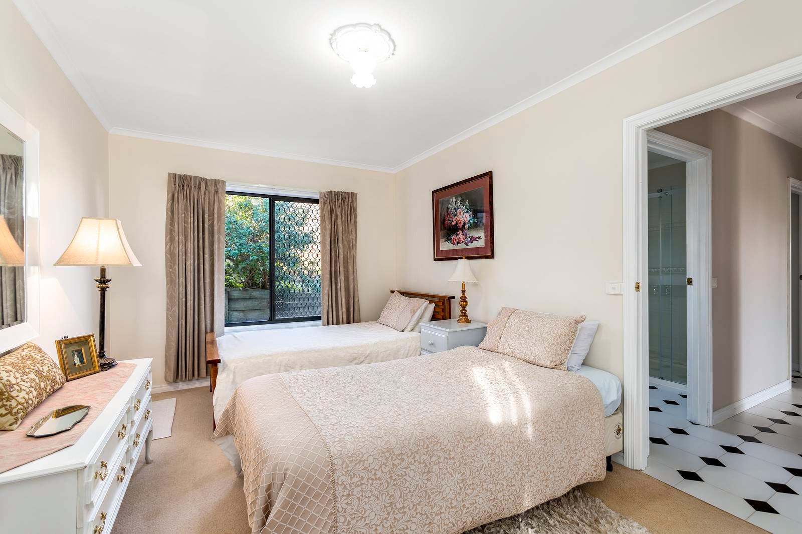 Property Gallery Thumbnail 11