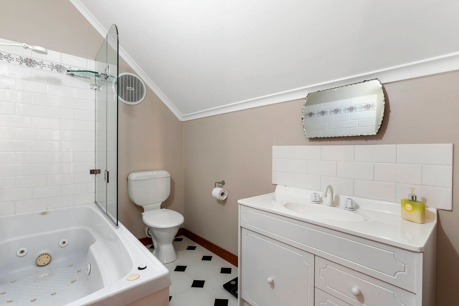 Property Gallery Thumbnail 14
