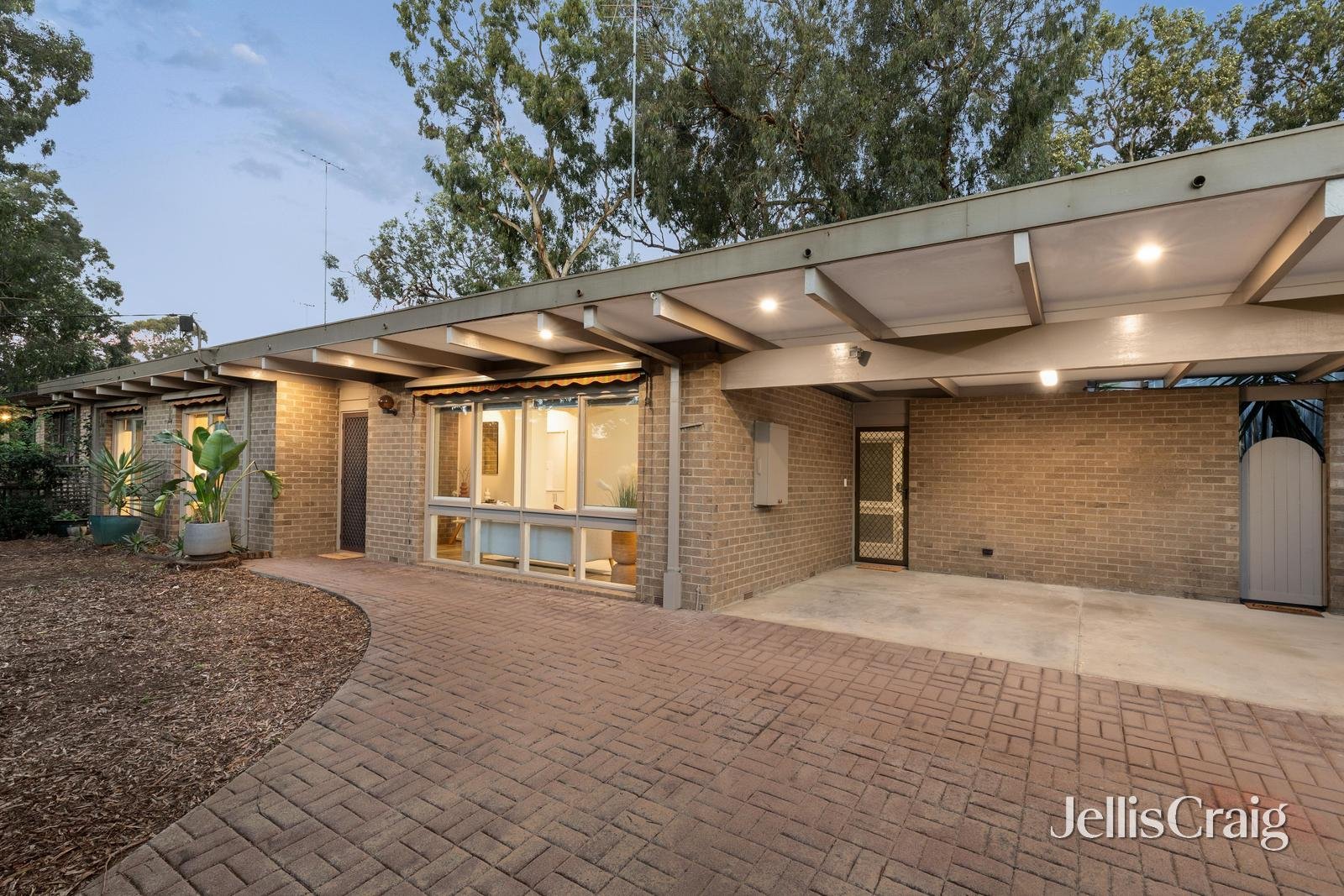 10 Riverview Road, Montmorency image 1