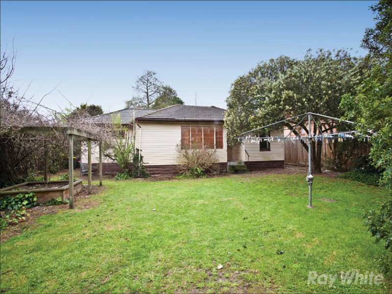 10 Roberts Street, Glen Waverley image 2
