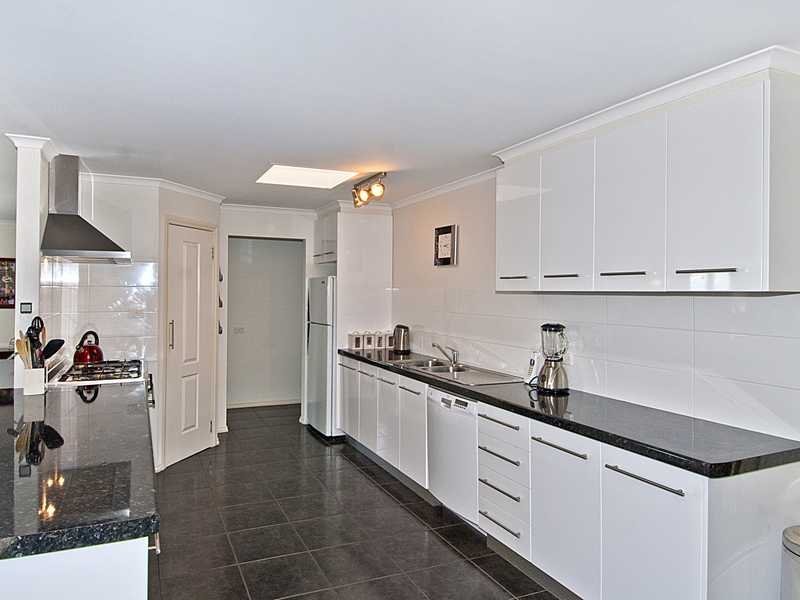 10 Roseworth Close, Leopold image 2