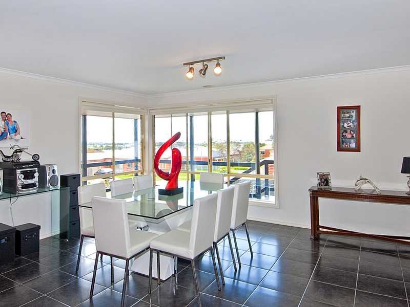 10 Roseworth Close, Leopold image 3