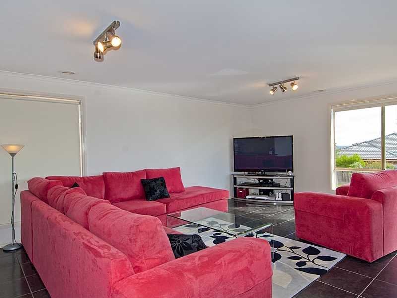 10 Roseworth Close, Leopold image 4