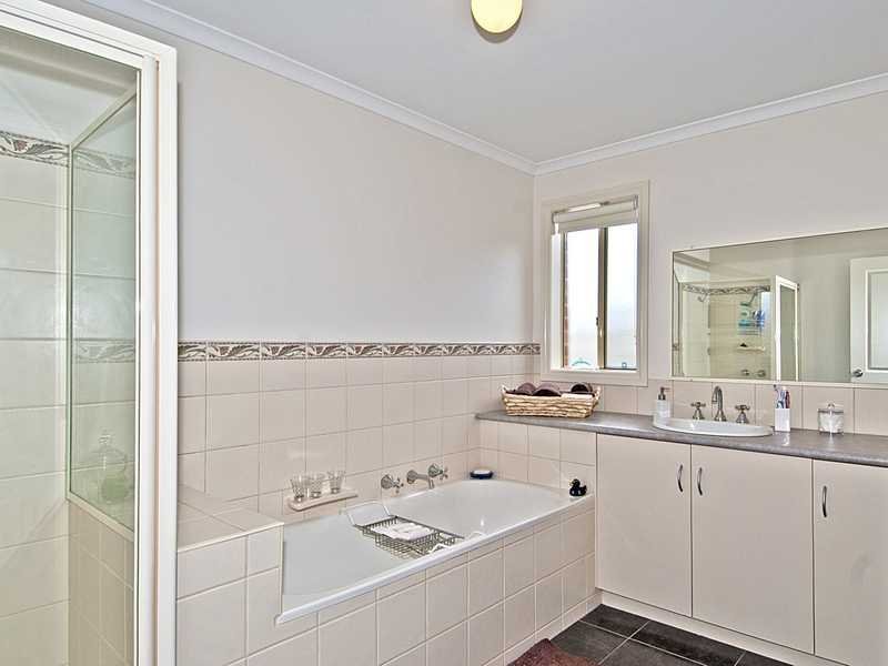 10 Roseworth Close, Leopold image 6