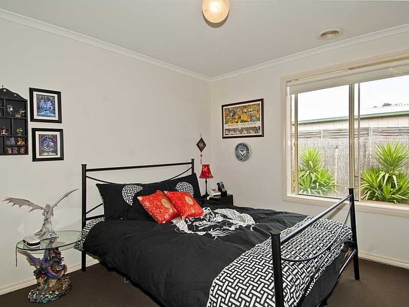 10 Roseworth Close, Leopold image 7