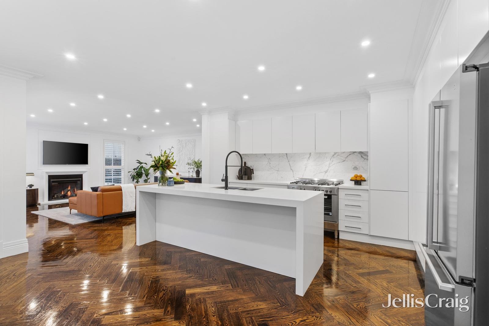 10 Saturn Street, Balwyn North image 5