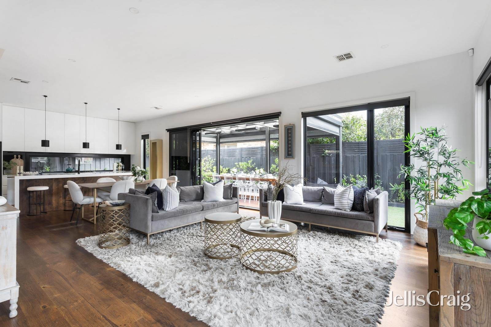 10 Selkirk Avenue, Mckinnon image 2