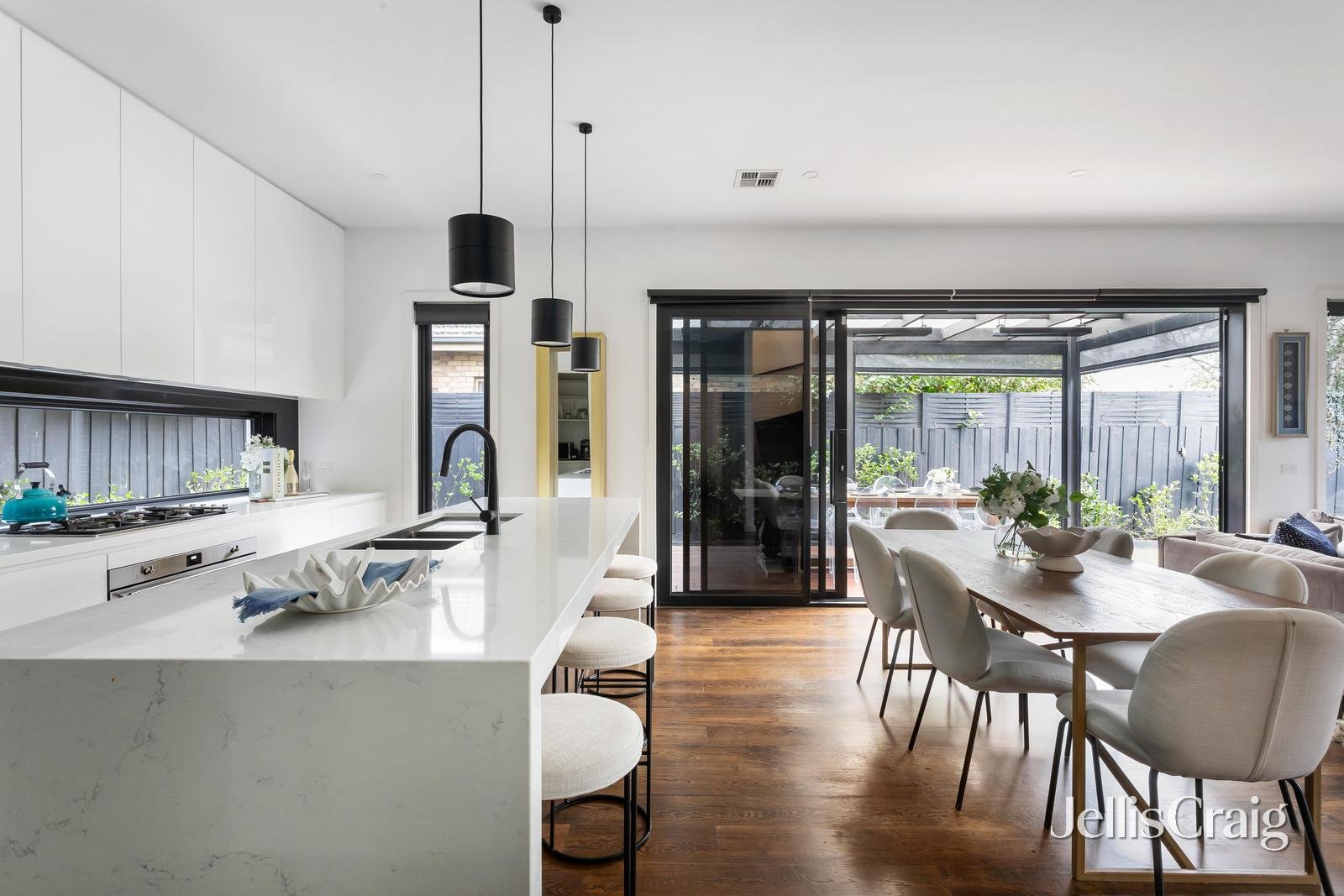 10 Selkirk Avenue, Mckinnon image 4