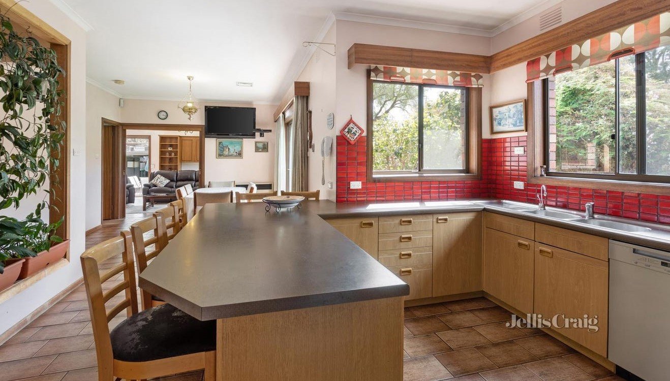 10 Seymour Avenue, Carnegie image 3