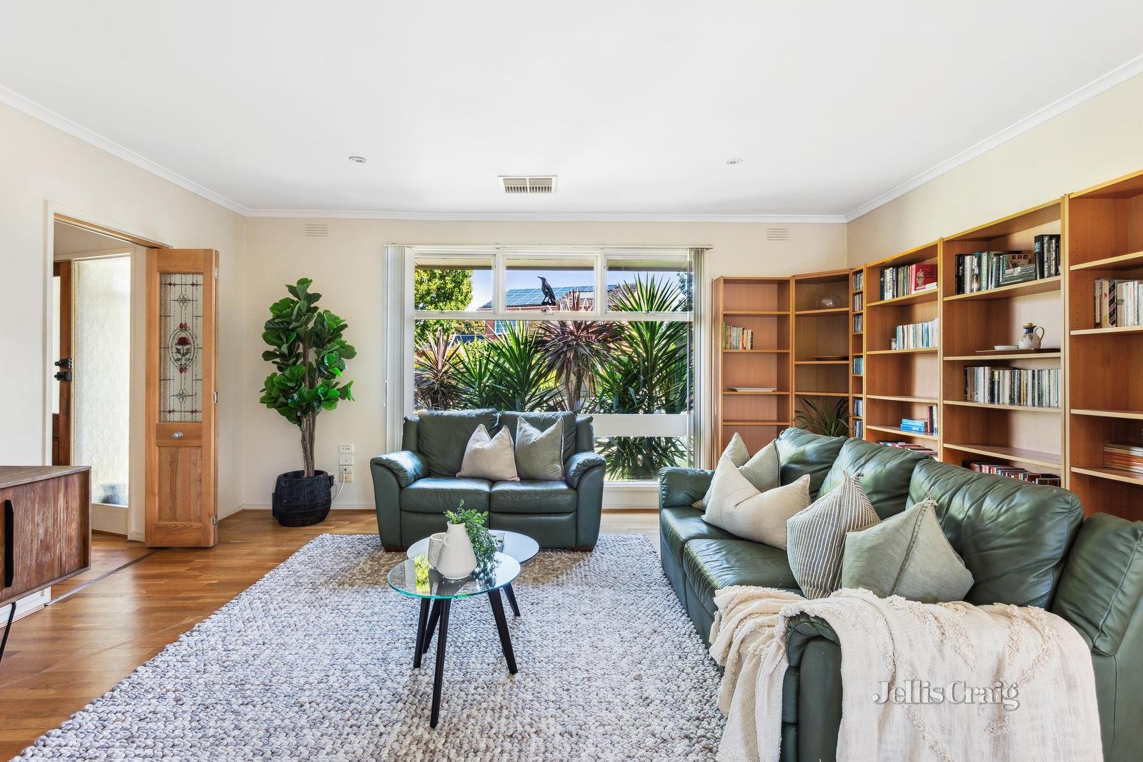 10 Shearman Crescent, Mentone image 2