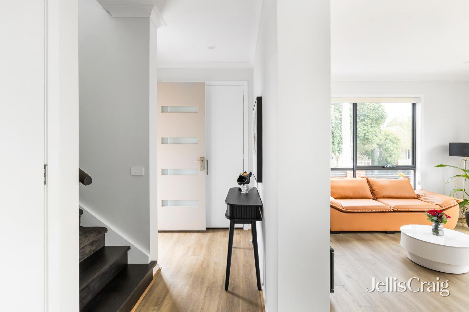 10 Small Road, Bentleigh image 2