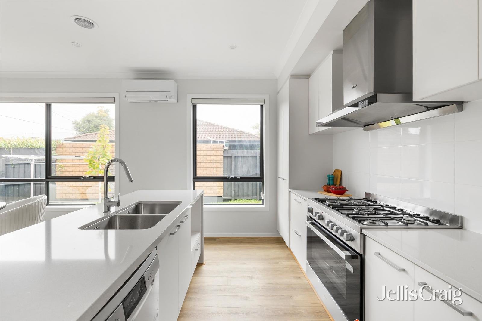 10 Small Road, Bentleigh image 3