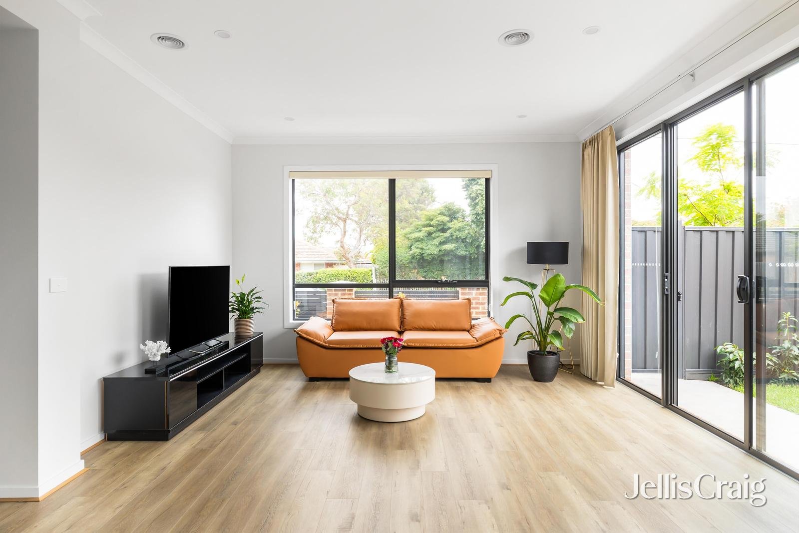 10 Small Road, Bentleigh image 5