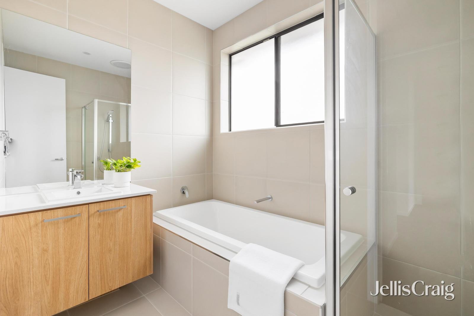 10 Small Road, Bentleigh image 13