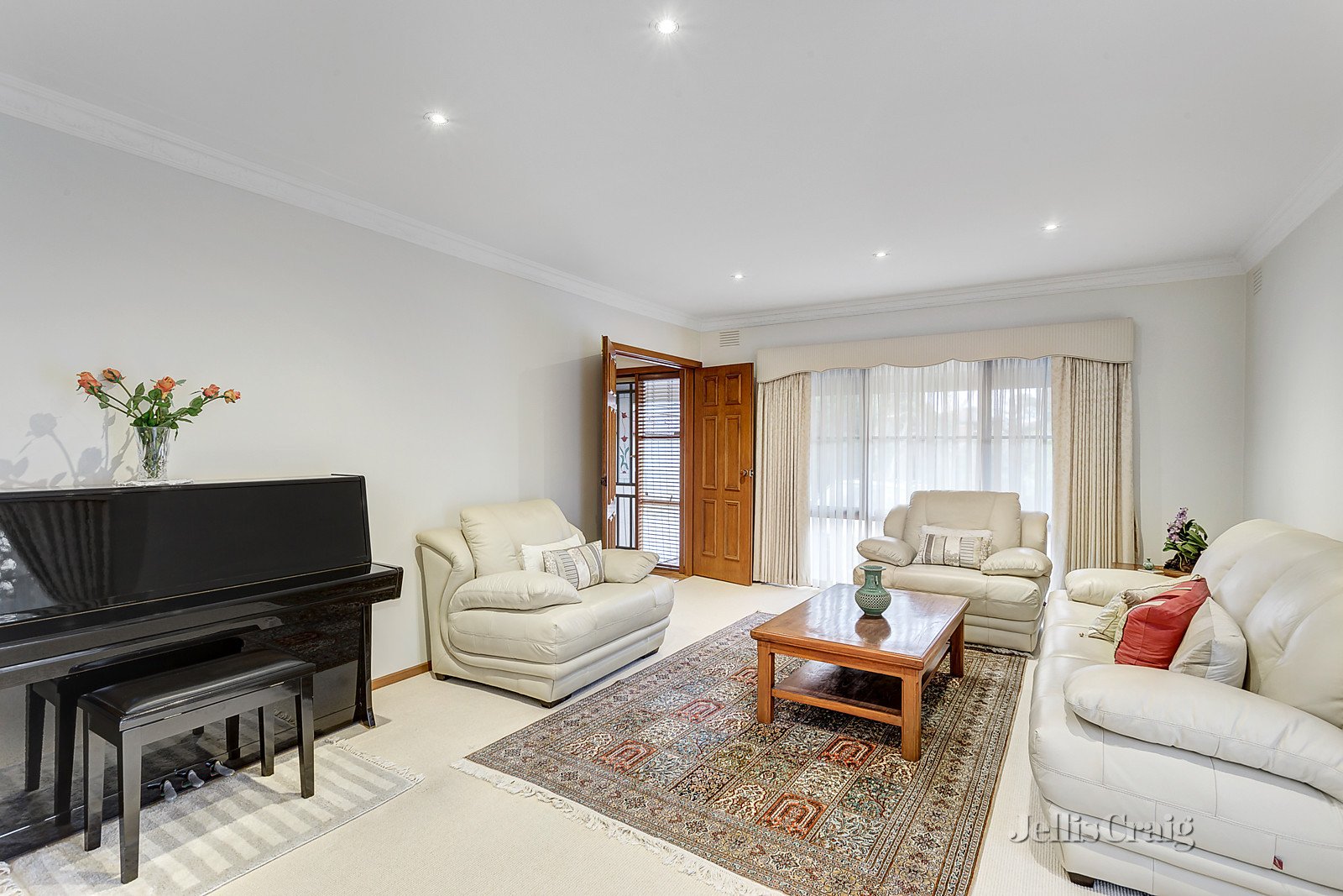 10 Stayner Court, Glen Waverley image 3