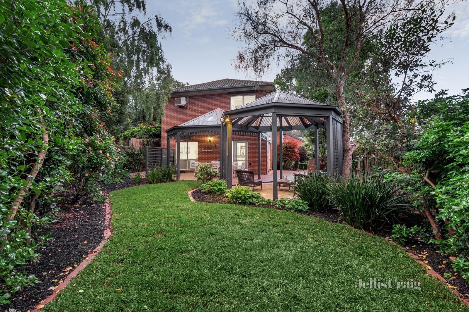 10 Stevens Close, Kew image 10