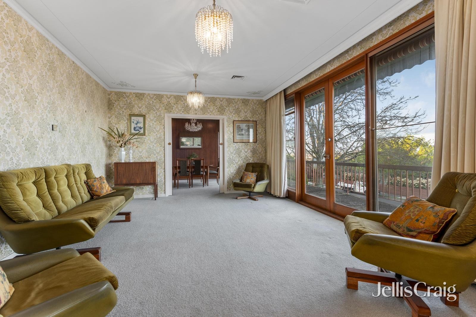 10 Stirling Crescent, Glen Waverley image 3